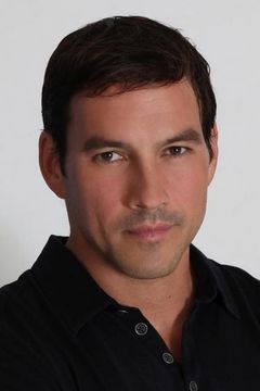 Tyler Christopher interpreta Steve Sawyer