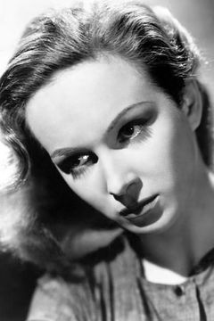 Joan Greenwood interpreta Aunt Frances Ferris