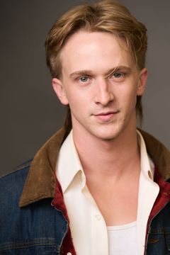 Rett Keeter interpreta Additional Voices (voice)