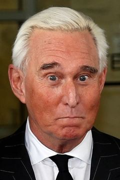 Roger Stone interpreta Self