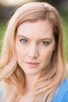 Amy Usherwood interpreta Joy
