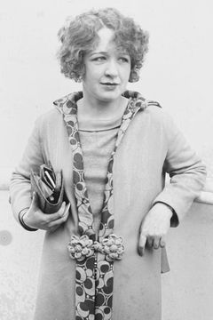 Helen MacKellar interpreta Sarah Hadden