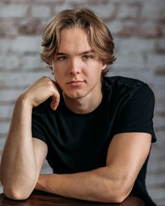 Tommy Schiltz interpreta Gabe
