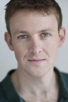 Tom Ward-Thomas interpreta Frank