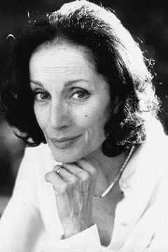 Angela Goodwin interpreta Nonna Terrani