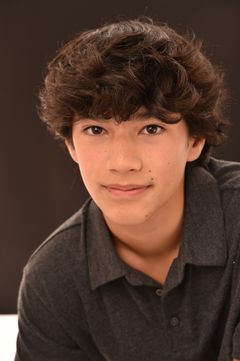 Ryan Cronan interpreta Young Bruce
