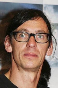 Christian Lorenz interpreta Himself