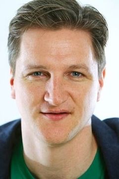 Mark David Watson interpreta Treasury Service Officer
