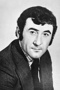 Leonid Kanevskiy interpreta Italian Radio Operator (uncredited)