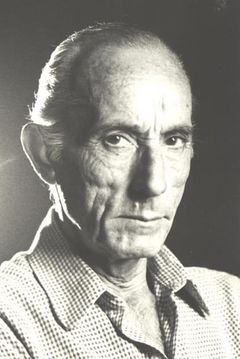 Manos Katrakis interpreta Spyros