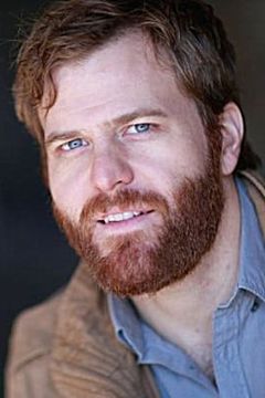 Ryan Karels interpreta Bernie