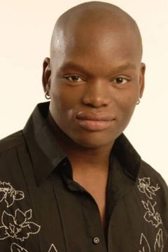 Daniel Hadebe interpreta Oyo Secretary