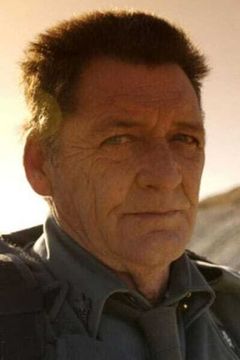 Danny Keogh interpreta Agent Dalkwed