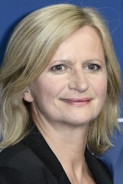 Johanna Gastdorf interpreta Therese
