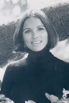 Pat Finley interpreta Judge Andrea Nachman