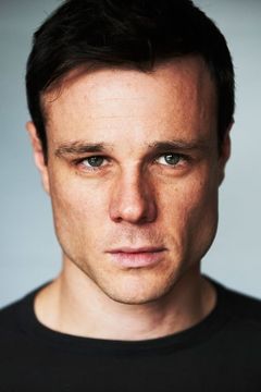 Rupert Evans interpreta Synesius