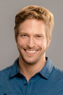 Jon Cor interpreta Mark Blaine / Chillblaine