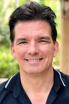 Butch Hartman interpreta Waiter