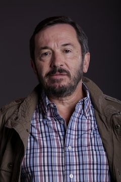 Adriano Luz interpreta Mendez