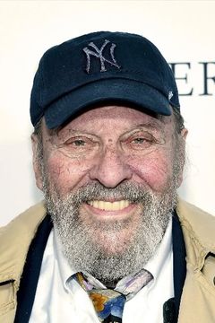 Chuck Low interpreta Dance Judge