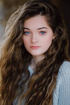 Erika Bierman interpreta Snow's Granddaughter