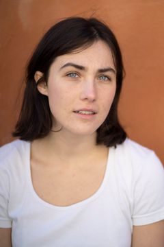 Sara Short interpreta Daisy