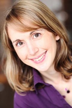 Anne-Sophie Bozon interpreta Nurse F. Simard