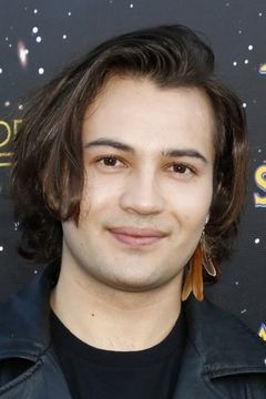 Taylor Gray interpreta Brian