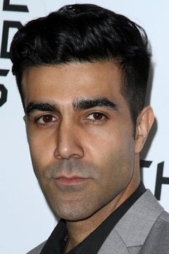 Bobby Naderi interpreta Agent Matt Wiley