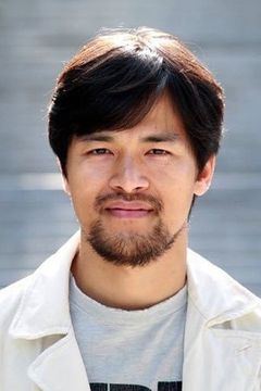Woo Ki-Hong interpreta Hun-cheol