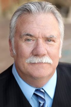 Patrick G. Keenan interpreta Man In CPS Line