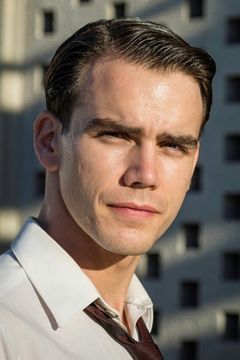 Jeremy Neumark Jones interpreta Lord Bellasis