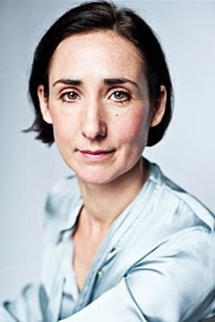 Rebecca Charles interpreta Chambermaid