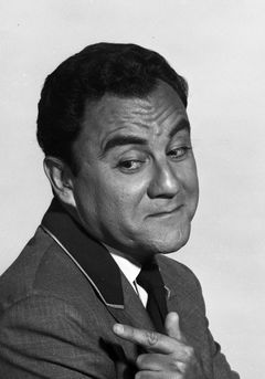 Bill Dana interpreta presentatore tv