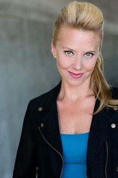 Sirena Irwin interpreta Additional Voices (voice)