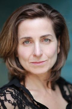 Liza Sadovy interpreta Pie Customer