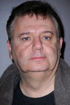 Christophe Bourseiller interpreta Le curé