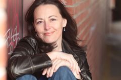 Mary Ellen Lyon interpreta Ellen Seitz