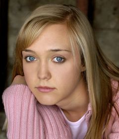 Kelly Nish interpreta Girl on Playground (uncredited)