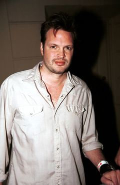 Patrick Van Horn interpreta Zack