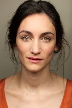 Cara Horgan interpreta Miss Scheinberg