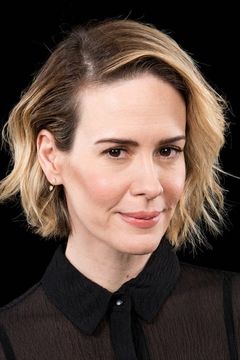 Sarah Paulson interpreta Miss Isringhausen