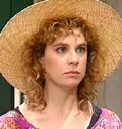 Gilya Stern interpreta Miriam