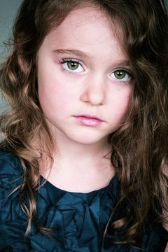 Riya May Atwood interpreta Polly Willoughby