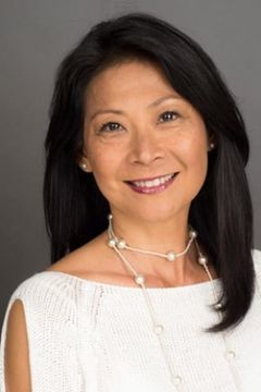 Mung-Ling Tsui interpreta Mrs. Chun