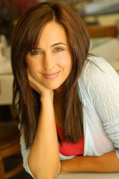 Jennifer Jostyn interpreta Mariette Monash