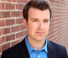 Drew Seltzer interpreta Technician