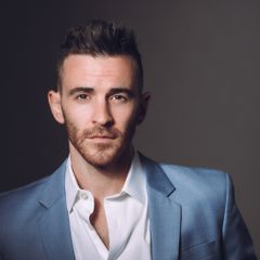 Brian Tyler Cohen interpreta Tailor