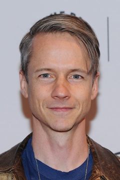 John Cameron Mitchell interpreta Sextra (one of the participants in the orgy sequence)