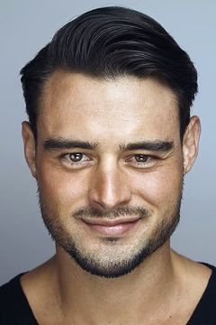 Christian Olivo interpreta Victor